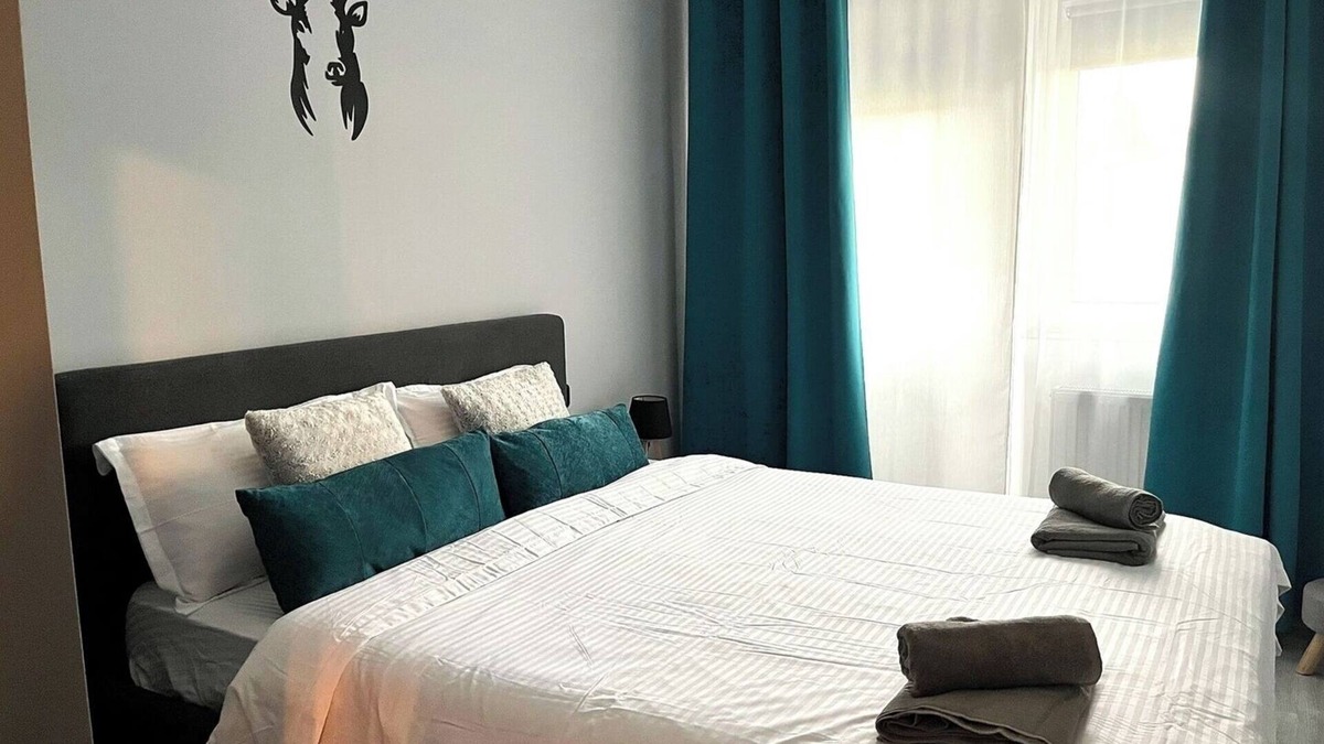 Busteni Apartment | Deer House Sinaia | Fireplace and Balcony