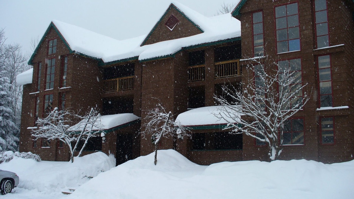 North Woodstock Condo | Deer Park/Loon Mtn. - Riverfront Condo 7 minutes from Loon