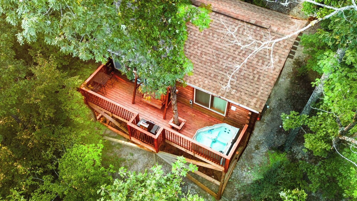 Mid America Cabin | Deer Run Treehouse - Starlight Haven
