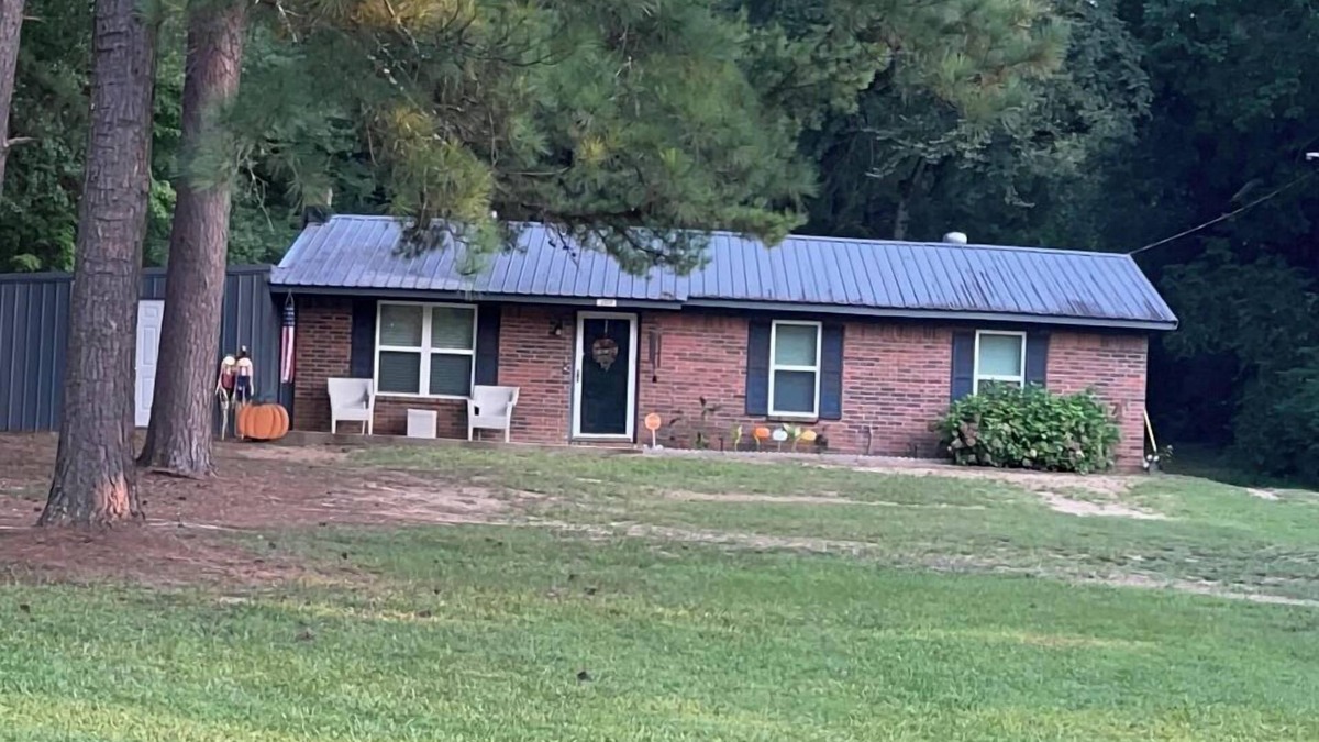 Antlers House | Deer Trail Rental. Secluded, peaceful and cozy 3 bedroom home in Antlers, Ok.
