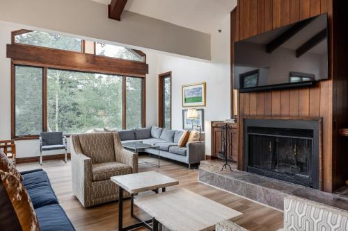 Deer Valley House | Deer Valley Little Belle Ultimate Ski Getaway, Sleeps 14, Luxury Design, Private Hot Tub,
