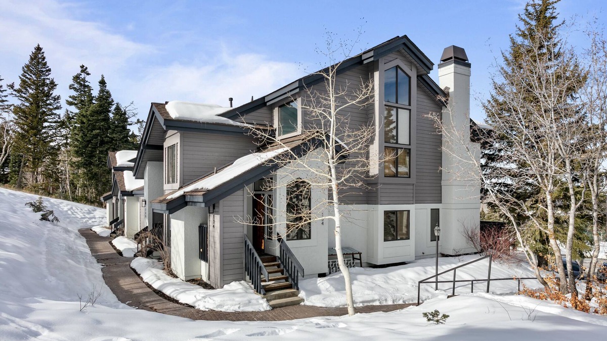 Deer Valley House | Deer Valley Luxury Ski Out Chalet. New floors, fresh paint inside & out, etc.