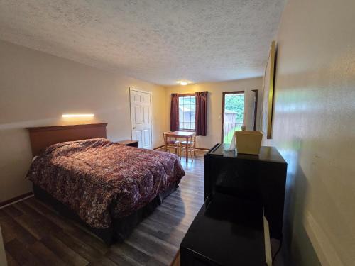 Acworth Hotel | Deerfield Lodge