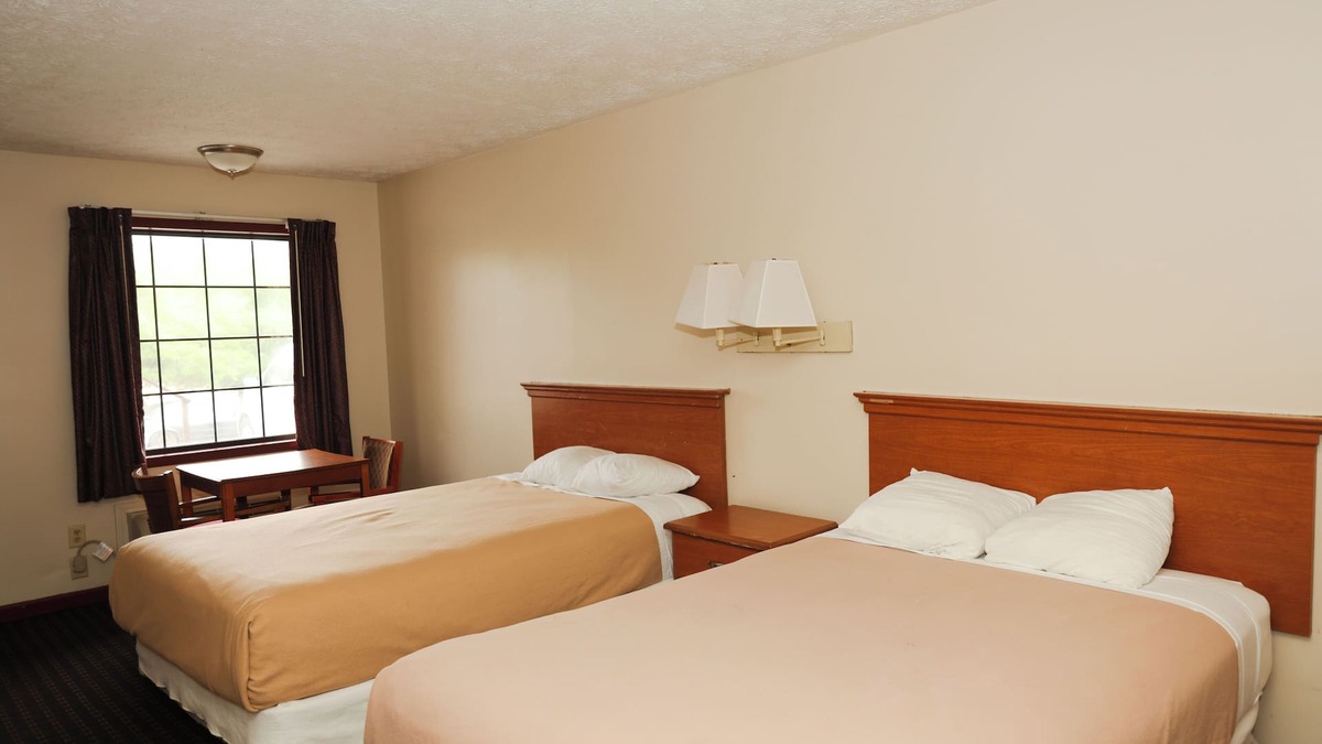 Acworth Hotel | Deerfield Lodge
