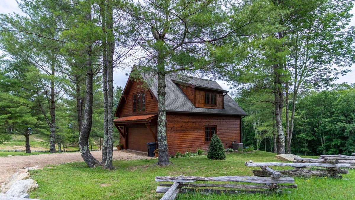 Banner Elk Cabin | Deerview Cottage at Eagles Nest - Secluded and quiet, walk to trails, resort amenities