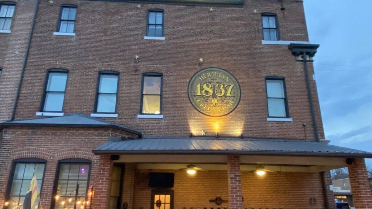 Hermann House | DeFlorin Stone Cottage, Hermann's Popular Downtown Home, Free Wine $20 Shuttle