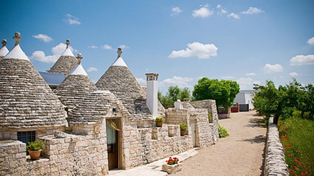 Martina Franca Villa | Degli Archi: 1800s trullo house with hillside views and pool