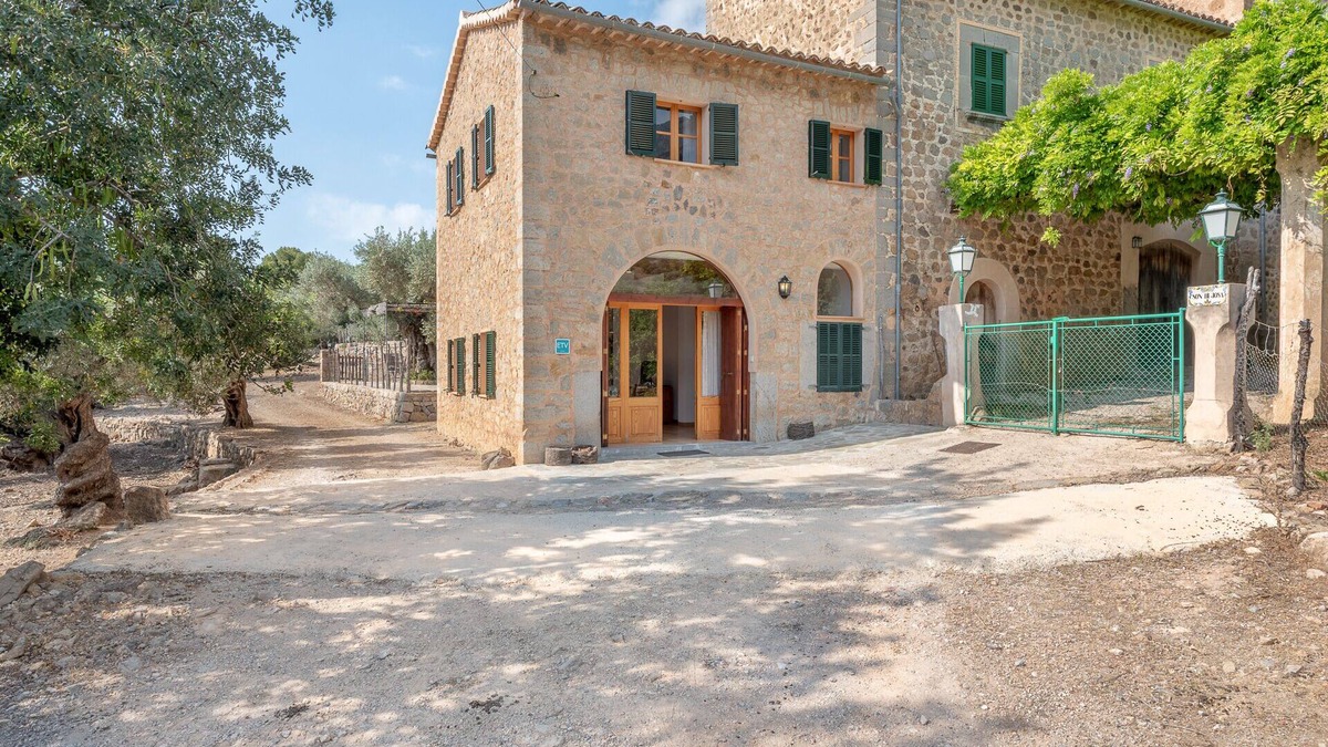 Deia House | Deia semi-detached house .Sunny location near paths to the sea or the village.