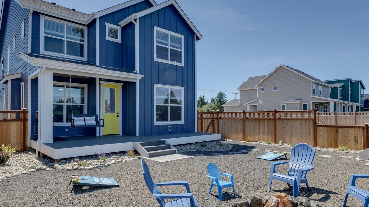 Ocean Shores House | Deja Blue - Pet-friendly, Waterfront Cottage at Oyhut Bay Seaside Village