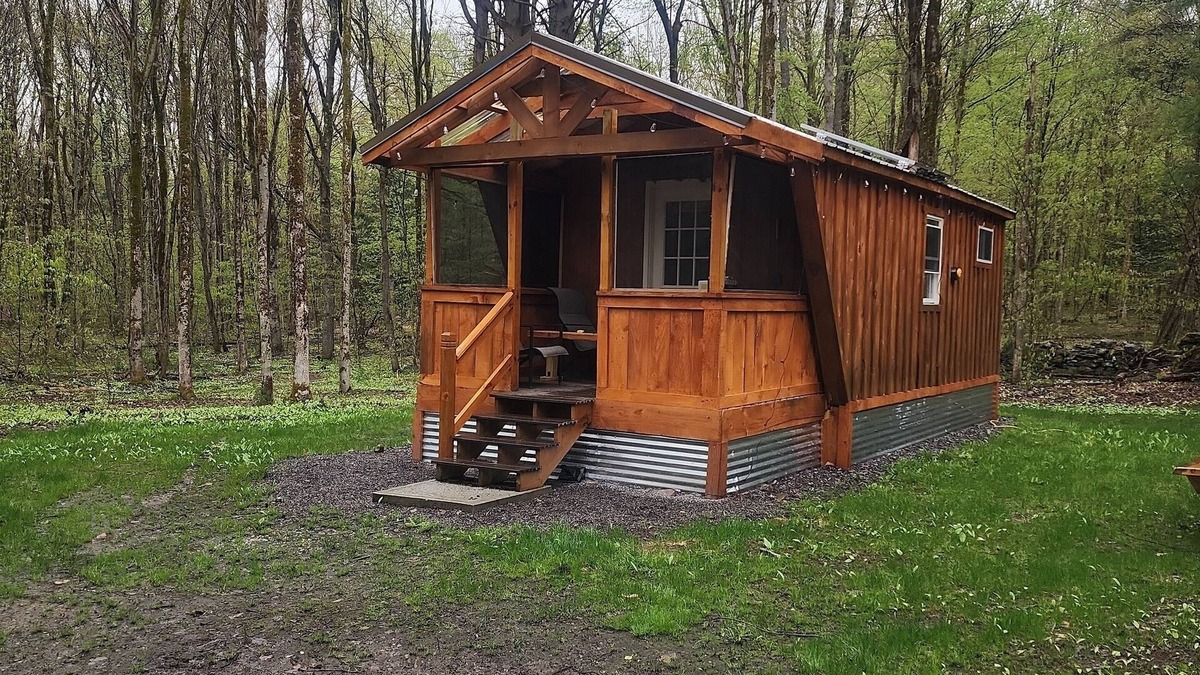 Durhamville Cabin | Deja Yu- Off Grid Forest Glamping Getaway - 1 Bedroom Cabin & detached Bathroom