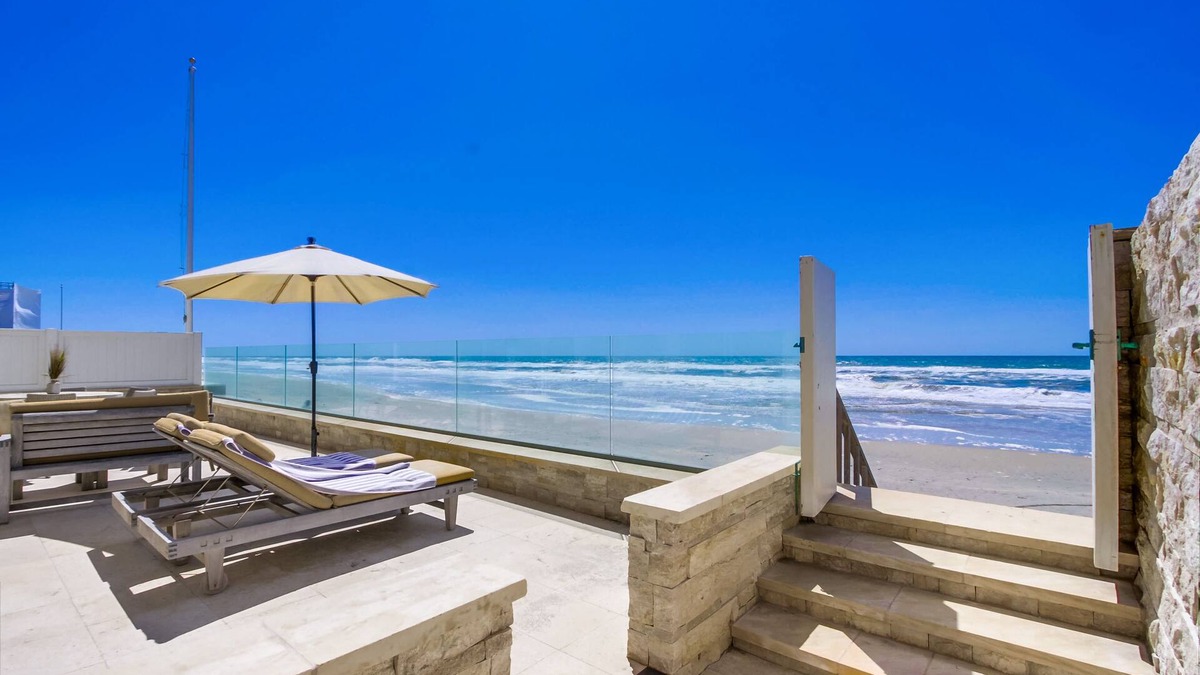 Del Mar House | Del Mar Luxury on the sand! 30 days!
