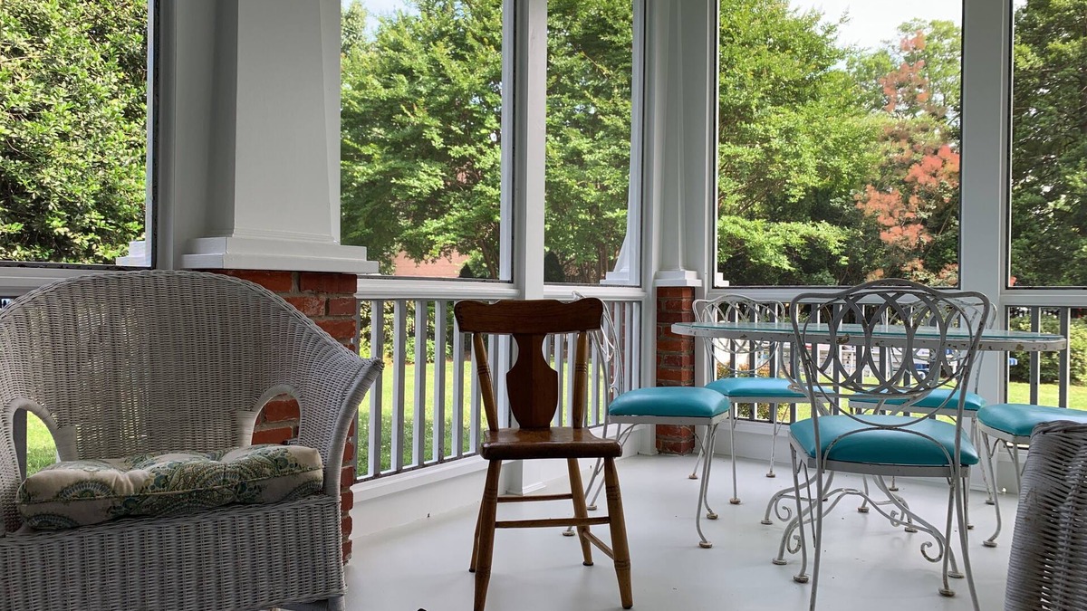 Potomac West House | Del Ray Home with Screen Porch & Outdoor Kitchen