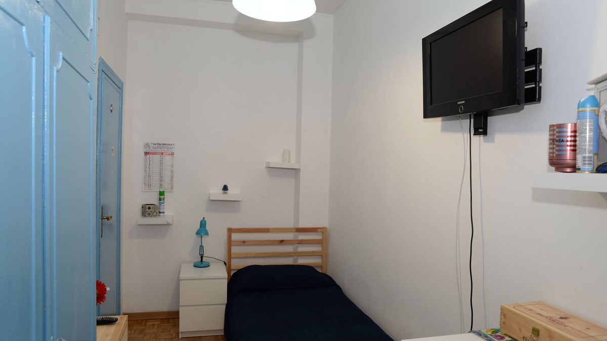 Tor di Quinto Apartment | Delicious Single Room with Samsung TV and Mini-bar