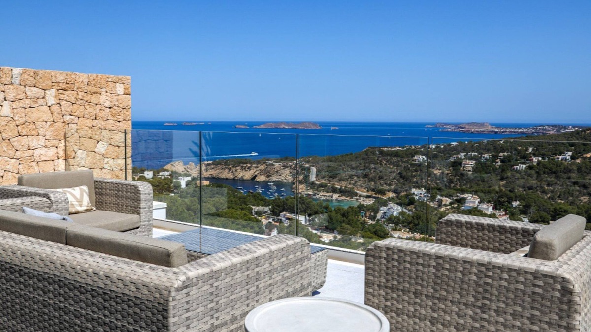 Cala Vadella Villa | Delightful Ibiza Apartment | Apartment Henry | 4 Bedrooms | Panoramic Sea Views.
