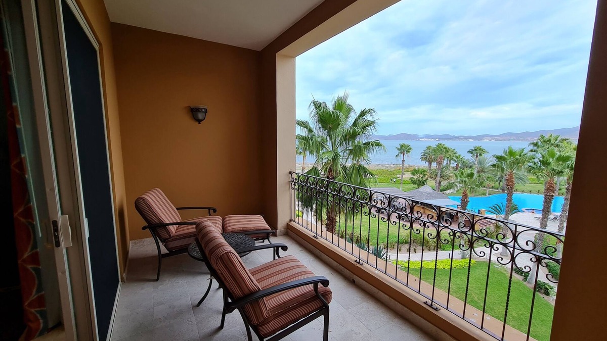 La Paz Apartment | Delight your morning with this amazing view.D401