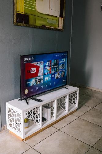 Germiston Apartment | Delightful 1,5 Bedroom Flat in Germiston with WI-FI