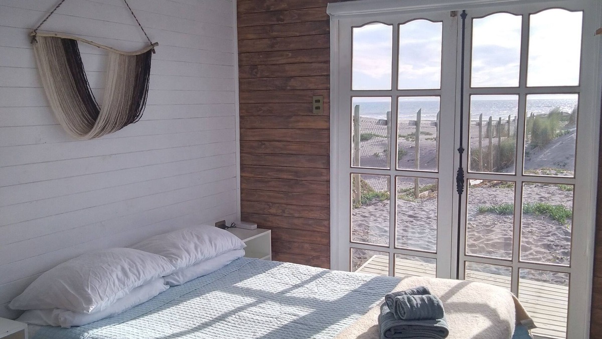 Curepto Cabin | Delightful 1-bedroom Tiny house pet friendly in La Trinchera beach, Maule