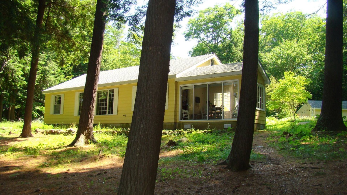 Moultonborough House | Delightful 2-bedroom house on Lake Kanasatka