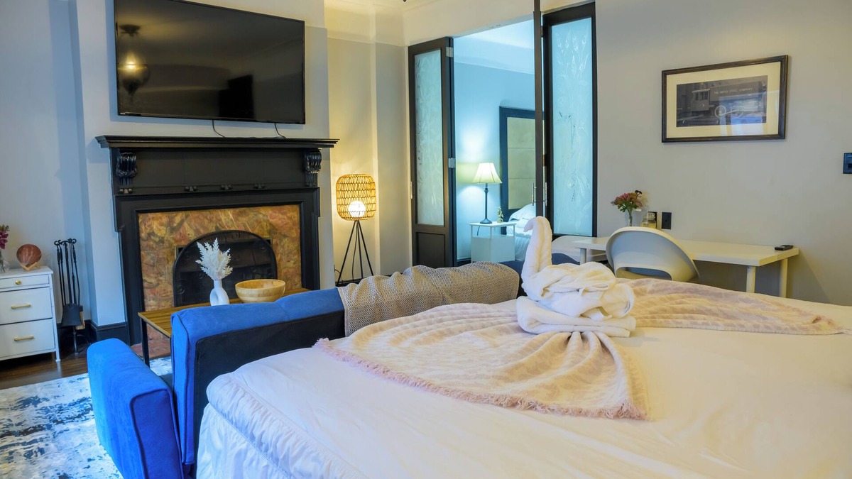 Midtown Apartment | Delightful 2-bedroom apartment with AC, fitness room in vibrant New York