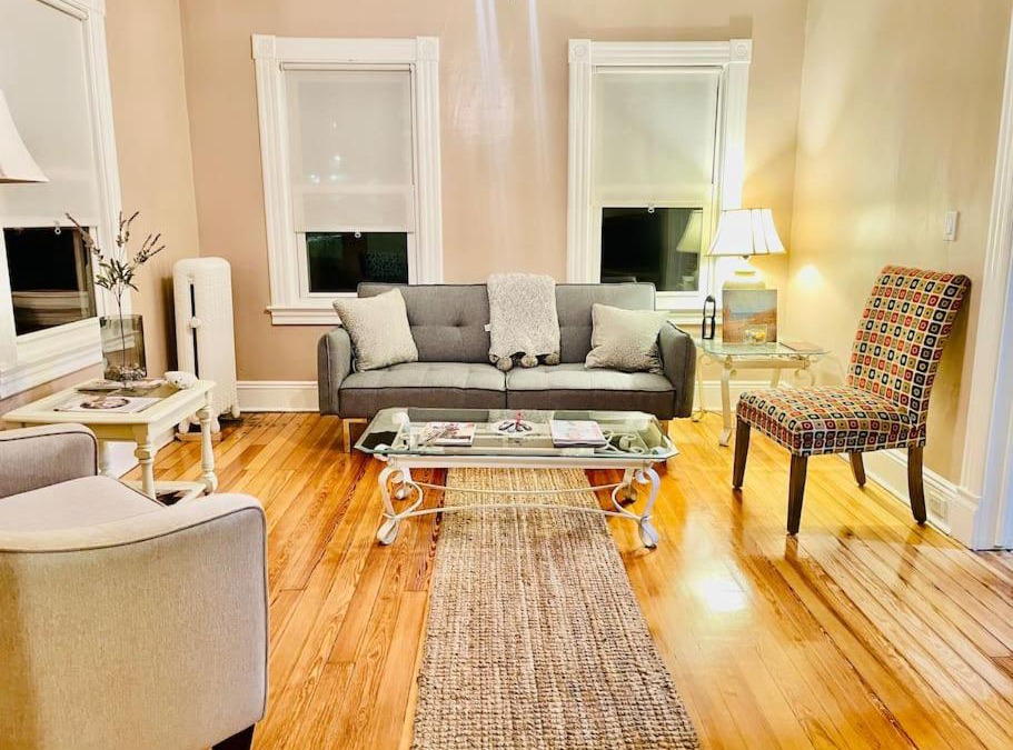 New London Apartment | DELIGHTFUL 2BR apartment with balcony - 15 min from Mohegan Sun- Foxwoods Casinos & Mystic