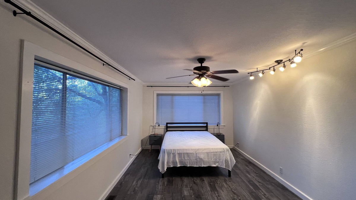 Groveland House | Delightful 3 Bdrm Cabin w/AC, Wifi, and Deck