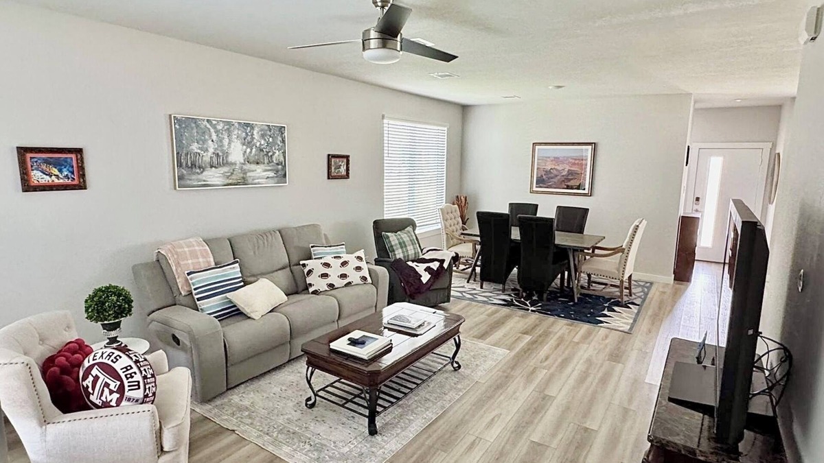 Wellborn House | Delightful 3-bedroom house with ping pong table, air hockey, dart board and more