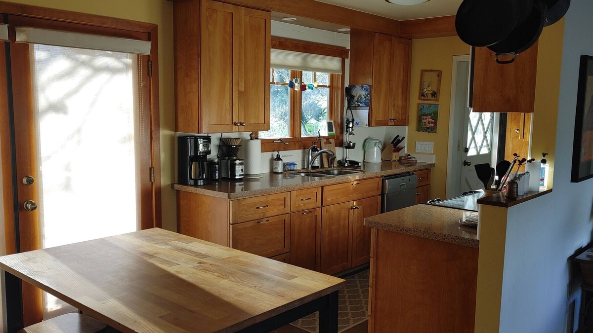 Three Rivers House | Delightful 3-bedroom house with AC inside sequoia national park