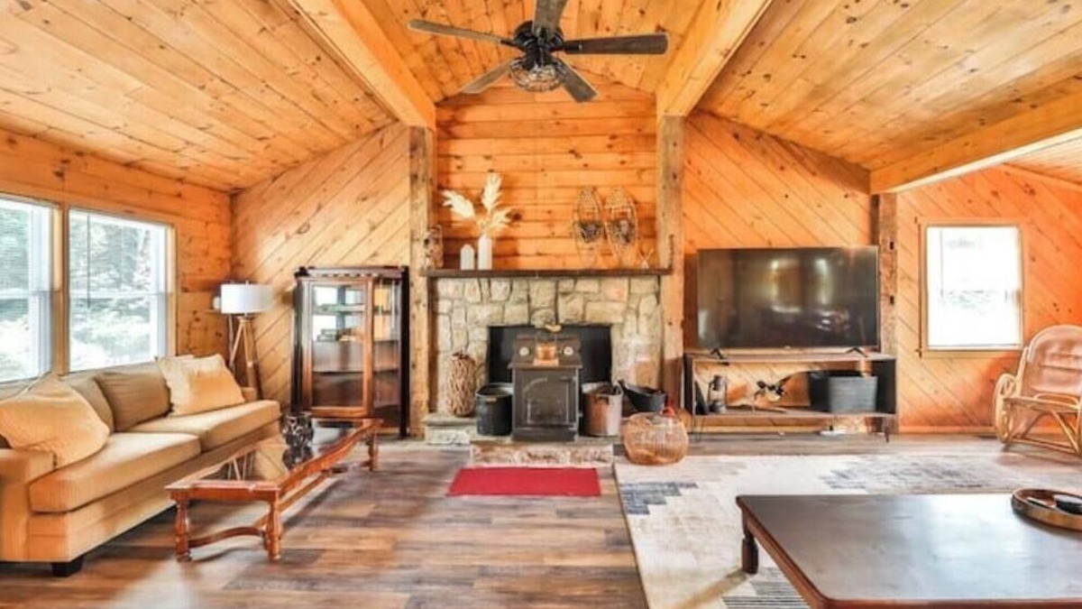 Windham Ski Chalet | Delightful 3-bedroom chalet with WiFi in Windham