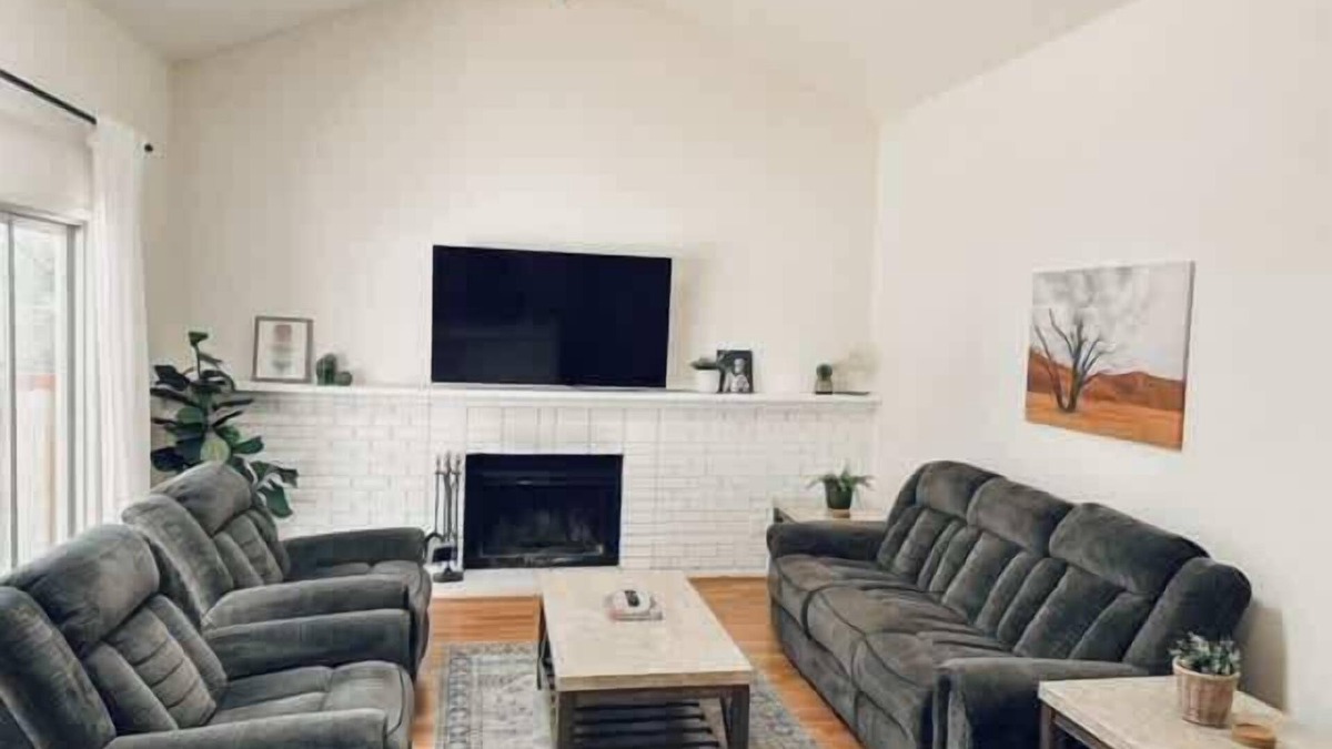 Northwest Reno House | Delightful 4BR Home Nr Downtown Reno w/Fireplace