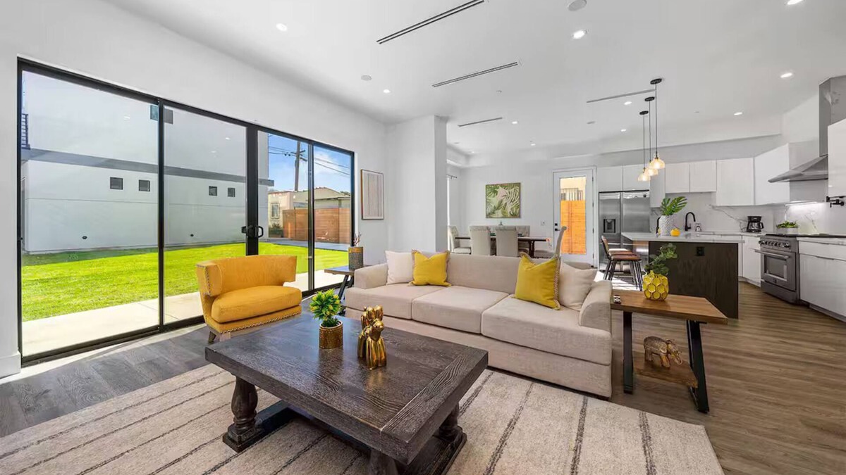 Melrose Villa | Delightful 5-bedroom villa by Hollywood