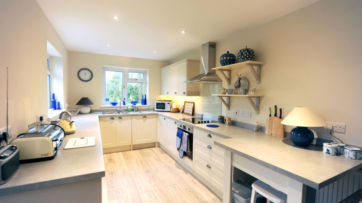 Edenbridge House | Delightful and beautifully proportioned cottage.
