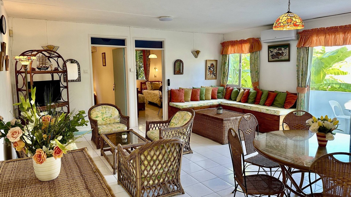 Pereybere Apartment | Delightful apartment with pool, 3 minutes walk to beaches, restaurants & shops.
