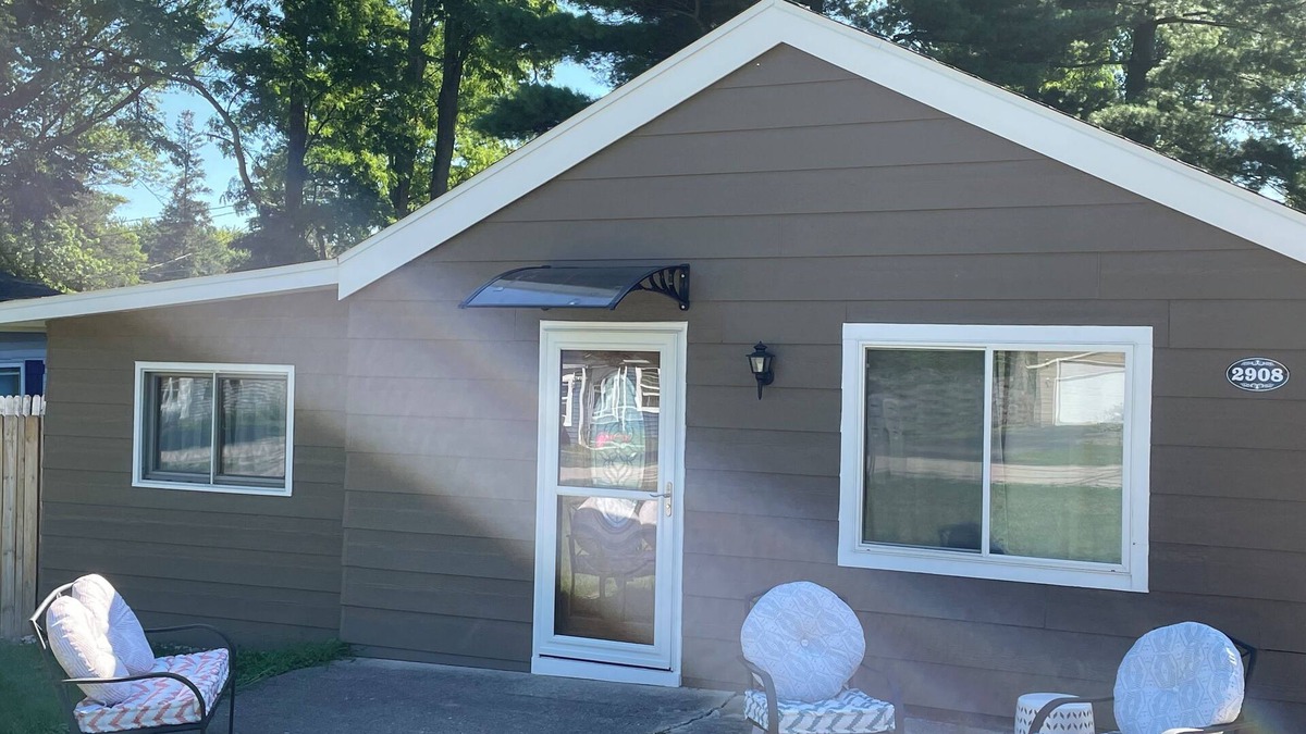 Delavan Lake Cottage | Delightful cottage with AC in charming Delavan