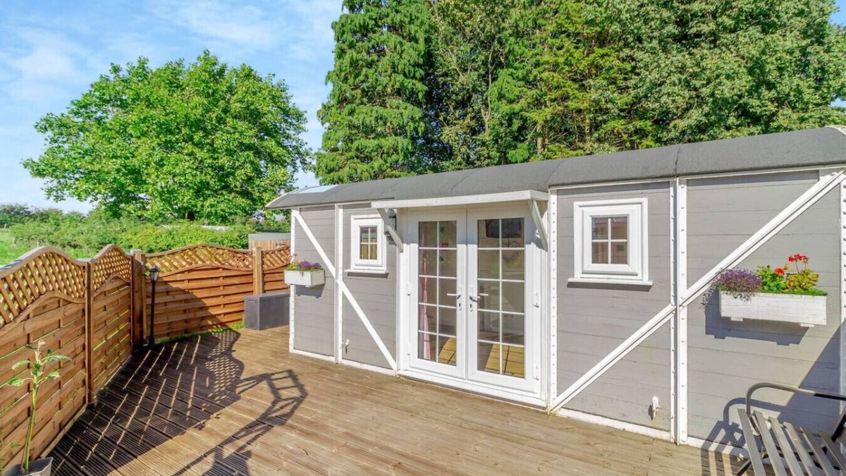 Cowbridge Cabin | Delightful Cowbridge Railway Carriage with Hot Tub