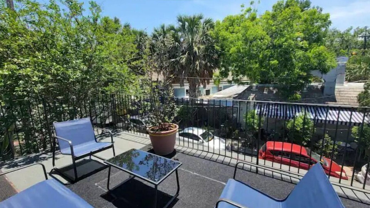 Esplanade Ridge Apartment | Delightful Degas