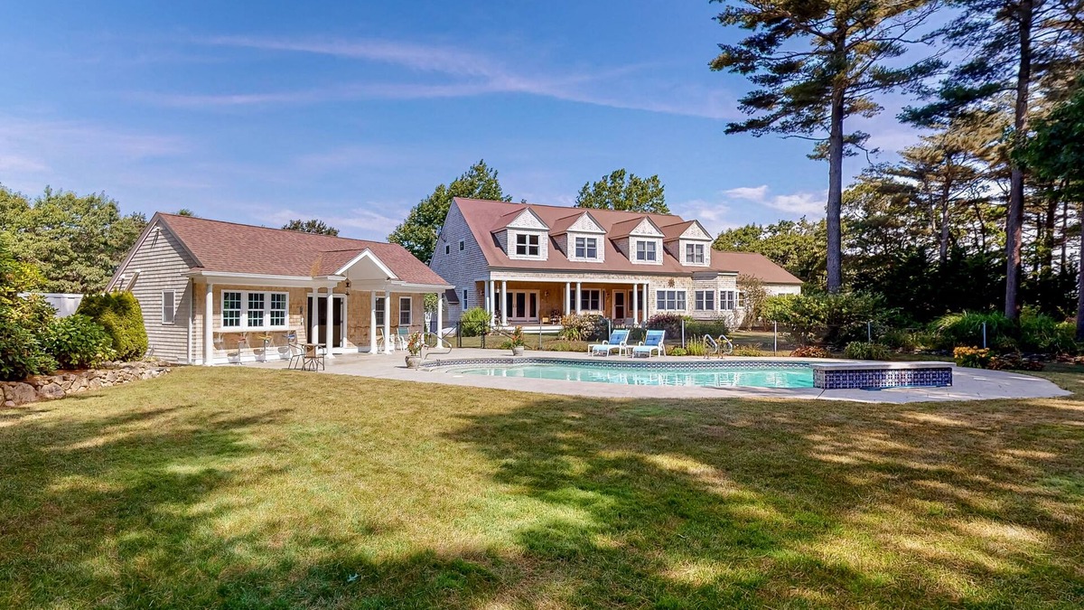 Sagamore House | Delightful escape with private pool, horseshoe pit, home gym, fast WiFi & grill