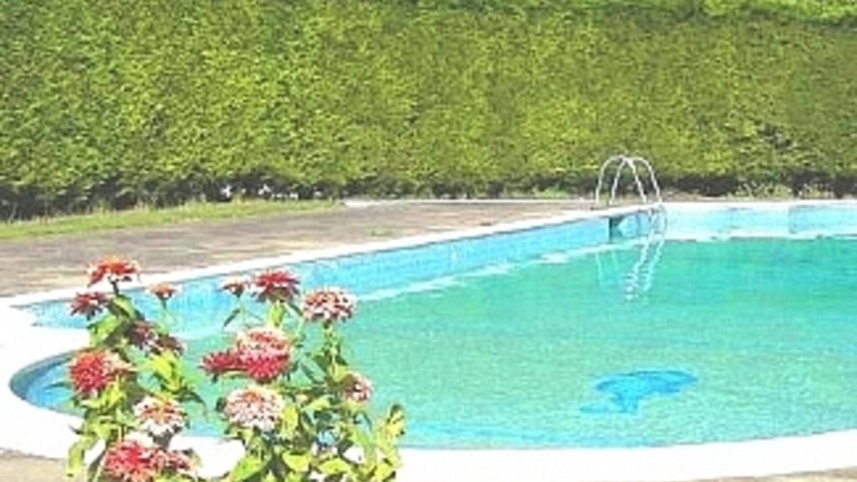 Pevensey Cottage | Delightful Holiday Cottage Close to Eastbourne in the grounds of a manor house
