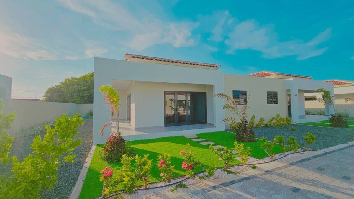 Marie Pampoen House | Delightful Home w/Private Pool & Beach Access!