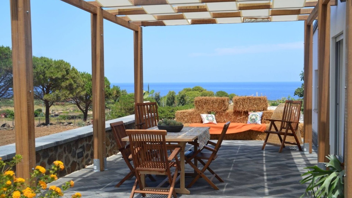 Ustica Apartment | Delightful independent apartment with sea view inside the company center