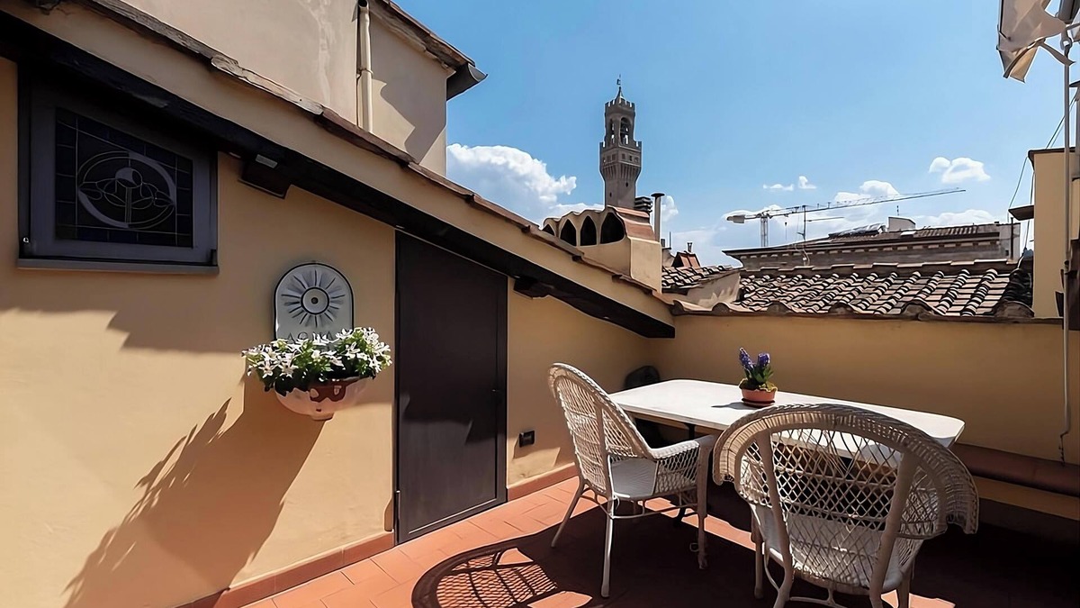 San Giovanni Apartment | Delightful little terrace on Palazzo Vecchio