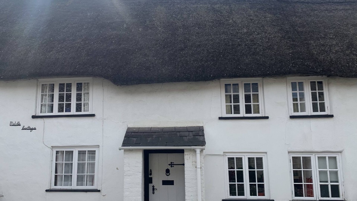 West Knighton House | Delightful mid-row thatched cottage in beautiful sleepy Dorset village.