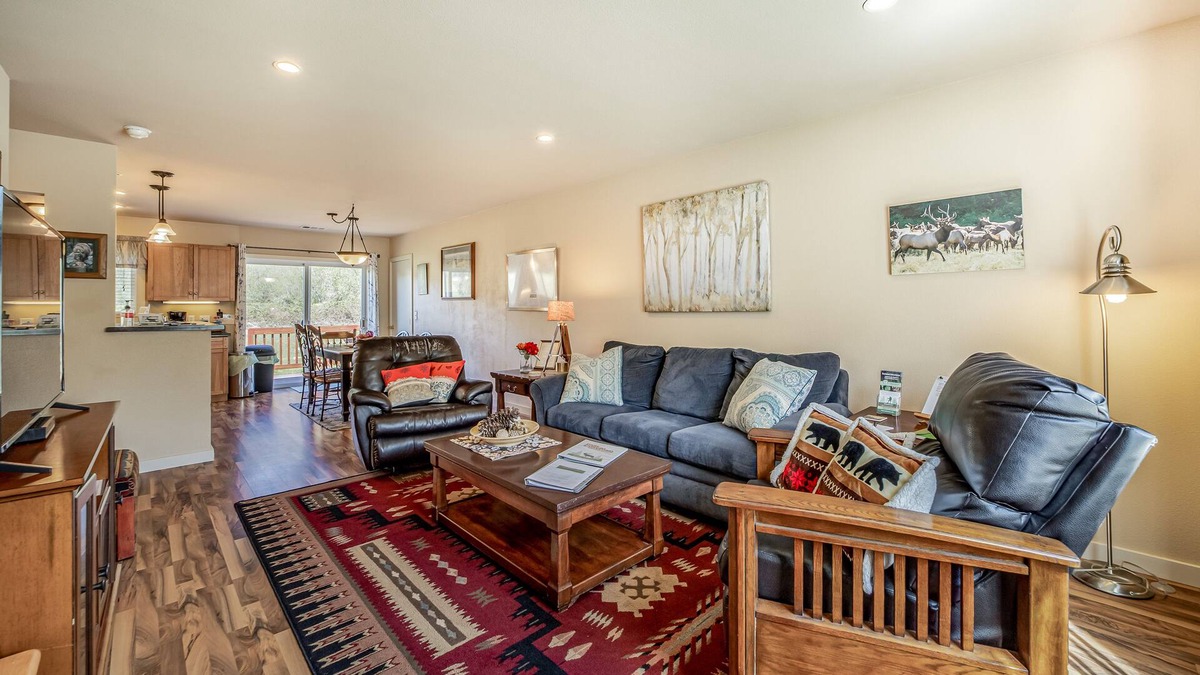 Orick Cabin | Delightful Northern Retreat w/ Gas Grill, Free WiFi & Easy Access to Redwoods