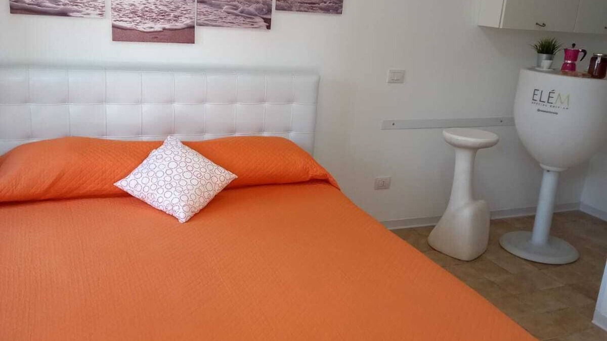 Uggiano la Chiesa Apartment | Delightful one-room apartment for two people max