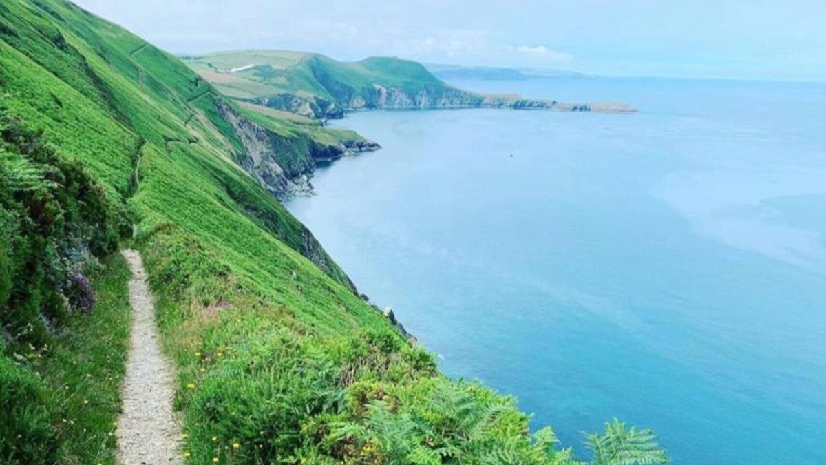 Tan-y-groes House | Delightful property some 200 yards from the beach at Llangrannog situated on the hillside