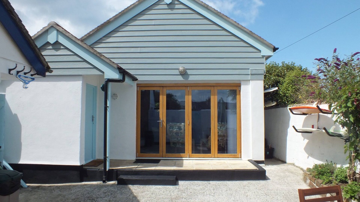 Widemouth Bay House | Delightful retreat, 3 mins walk to Widemouth Bay blue flag beaches & coast path