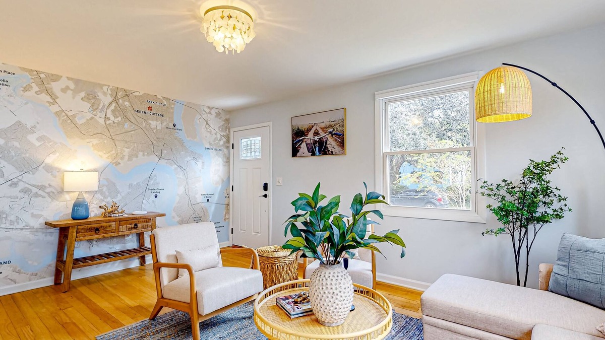 North Charleston House | Delightful sun-filled getaway w/patio, W/D, & AC - close to Park Circle