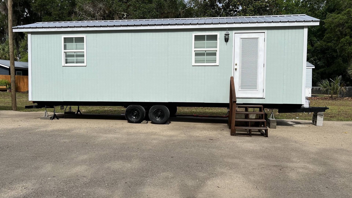 Steinhatchee House | Delightful Tiny Home, free parking! Walk to Seahag