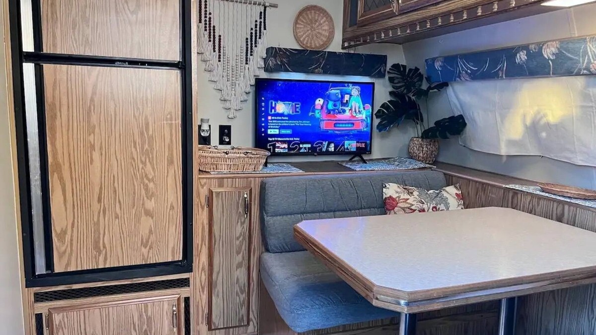 Lancaster House | Delightful tiny home/rv With shower
