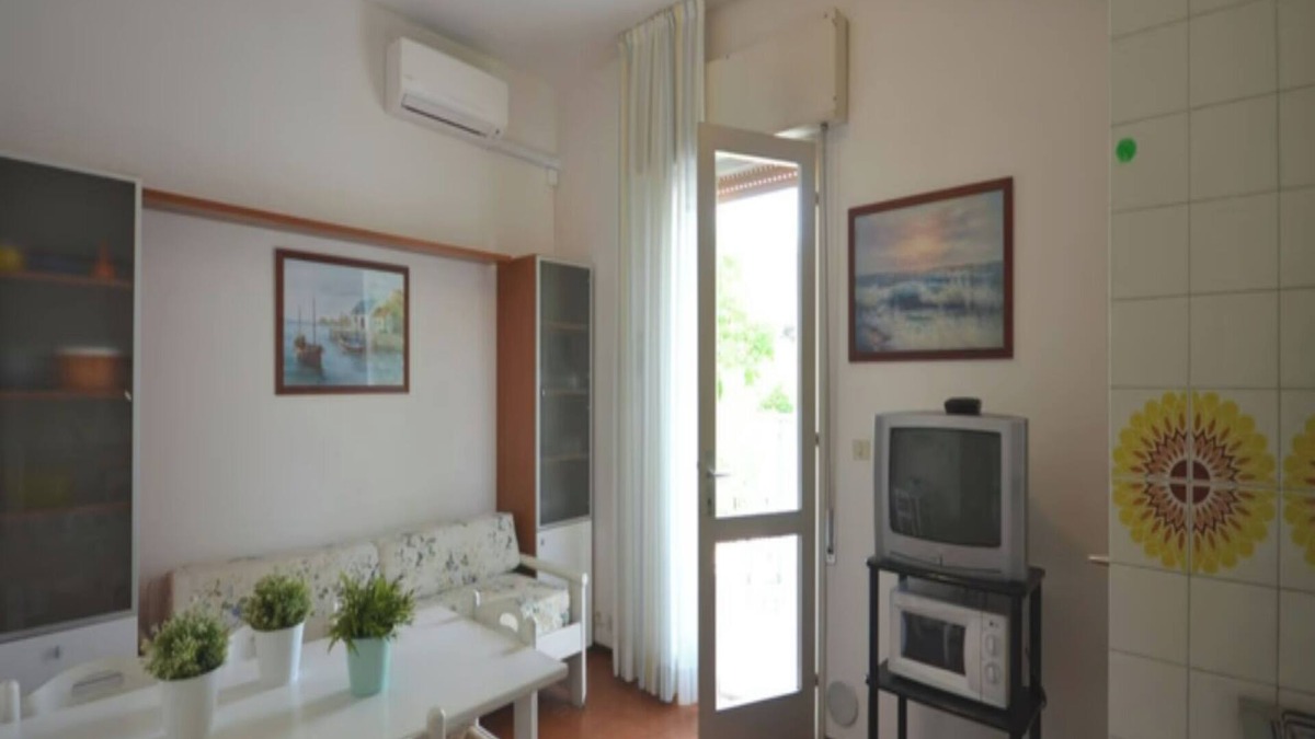 Bibione Pineda Apartment | Delightful two room apartment in a building close to the beach