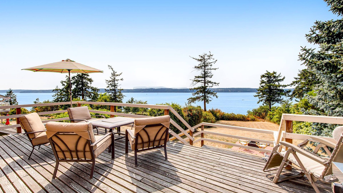 Camano Island House | Delightful Waterfront Cabin w/Large Deck, Free WiFi, Firepit, & Washer/Dryer